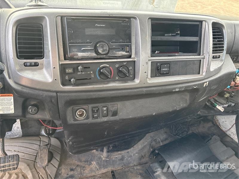 Hino 268 4x2 Roll-Off Truck Скиповые погрузчики