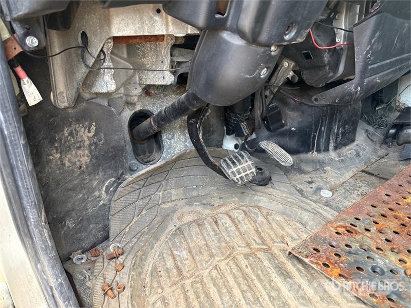 Hino 268 4x2 Roll-Off Truck Скиповые погрузчики
