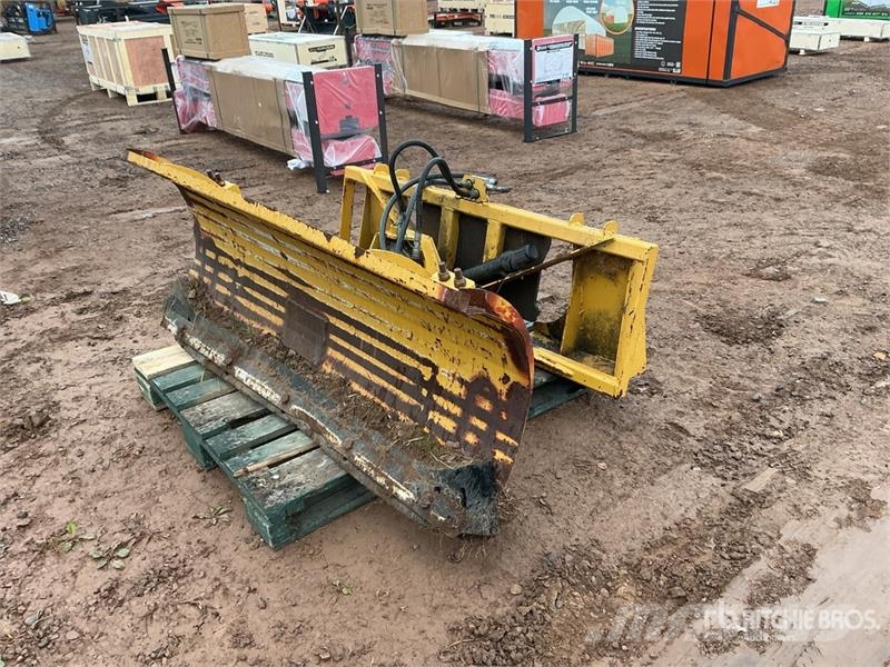 HLA 2000 60 in Skid Steer Snow Blade حراثات ونصول الجليد