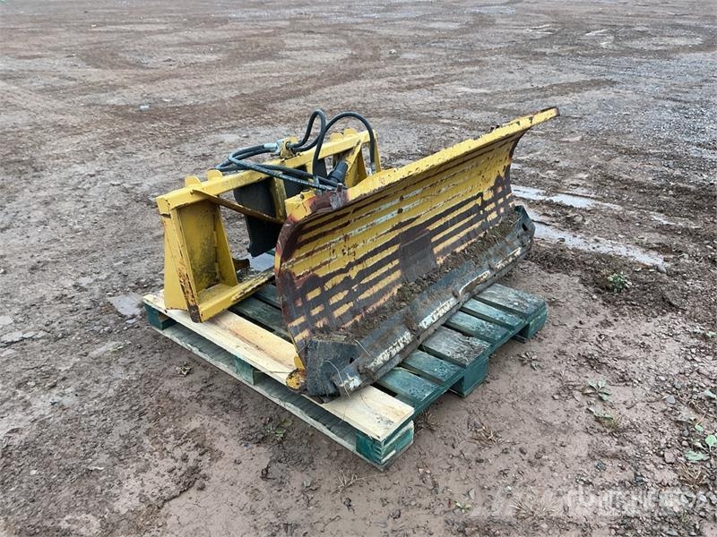 HLA 2000 60 in Skid Steer Snow Blade حراثات ونصول الجليد