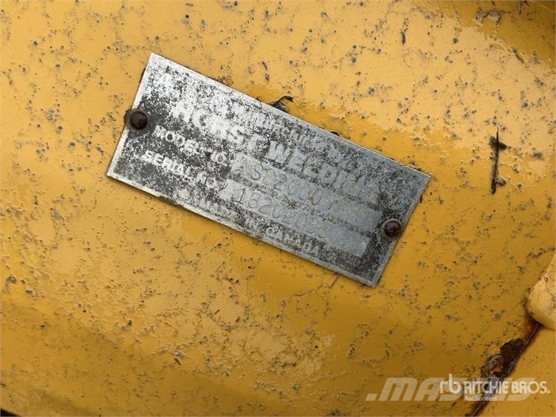 HLA 2000 60 in Skid Steer Snow Blade حراثات ونصول الجليد