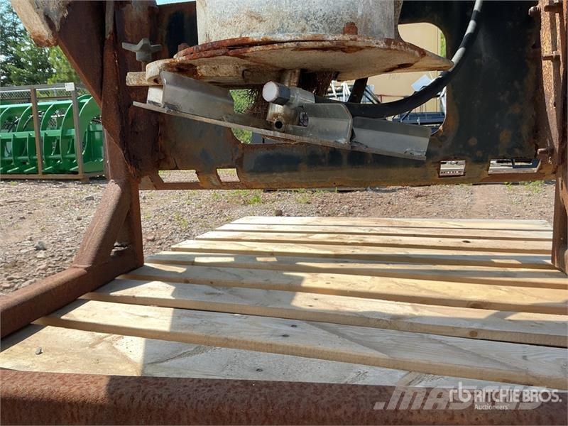 HLA ScatterShot HS1000 Hydraulic Salt Spreader - Fits  معدات نشر الرمال والملح