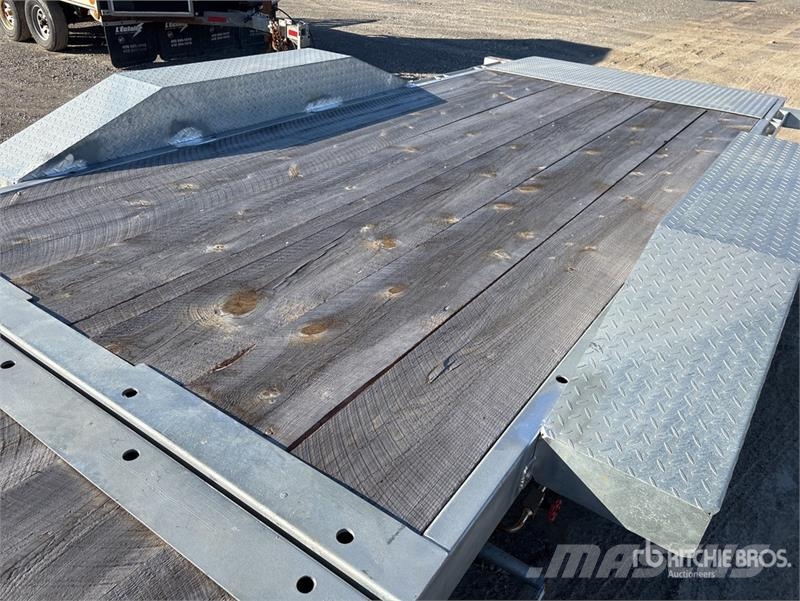HMD 23 ft T/A Tilt Deck Trailer Dieplader