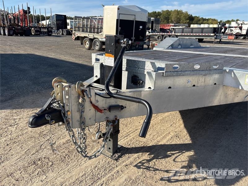 HMD 23 ft T/A Tilt Deck Trailer Dieplader