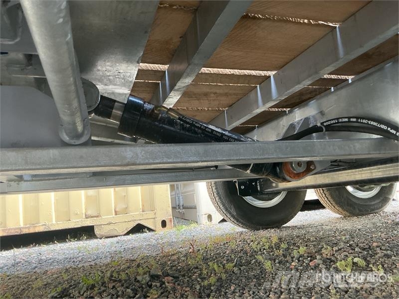 HMD 23 ft T/A Tilt Deck Trailer Dieplader