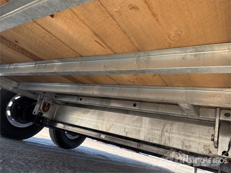 HMD 23 ft T/A Tilt Deck Trailer Dieplader