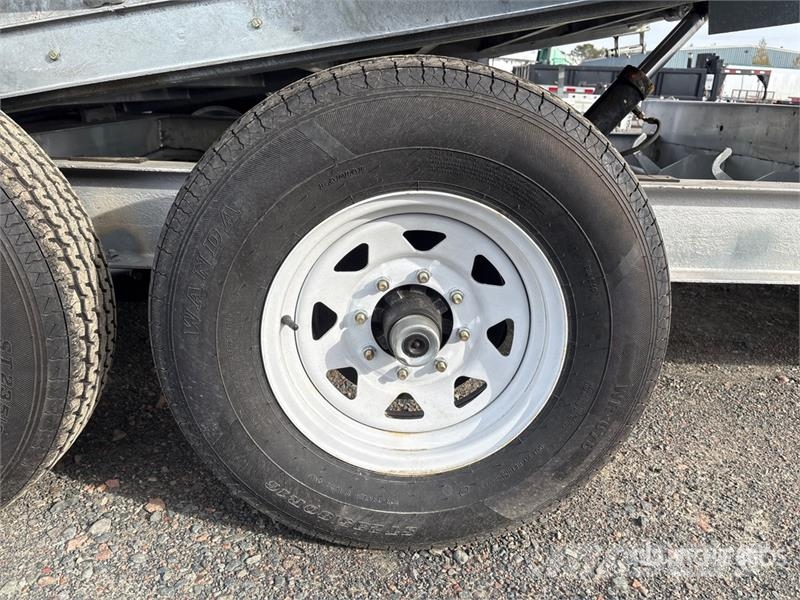 HMD 23 ft Tri/A Tilt Deck Trailer Caricatore basso