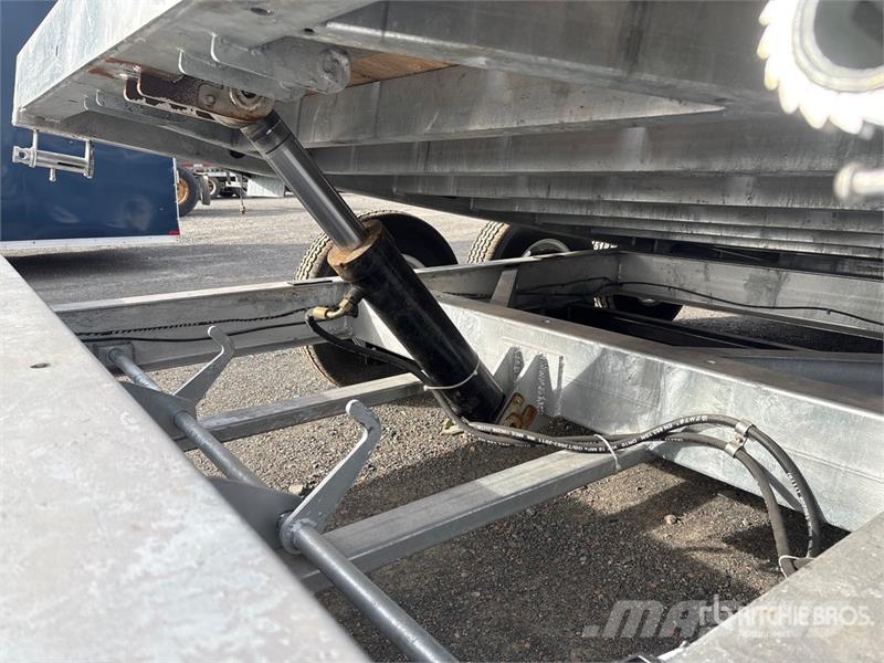 HMD 23 ft Tri/A Tilt Deck Trailer Caricatore basso