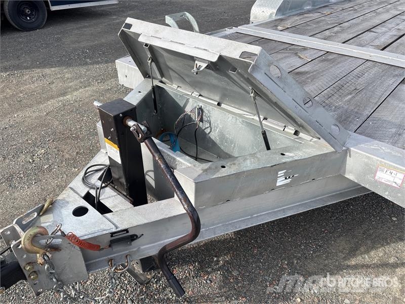 HMD 23 ft Tri/A Tilt Deck Trailer Caricatore basso