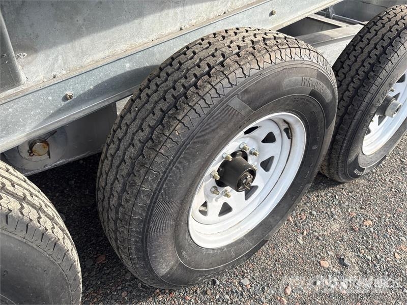 HMD 23 ft Tri/A Tilt Deck Trailer Caricatore basso