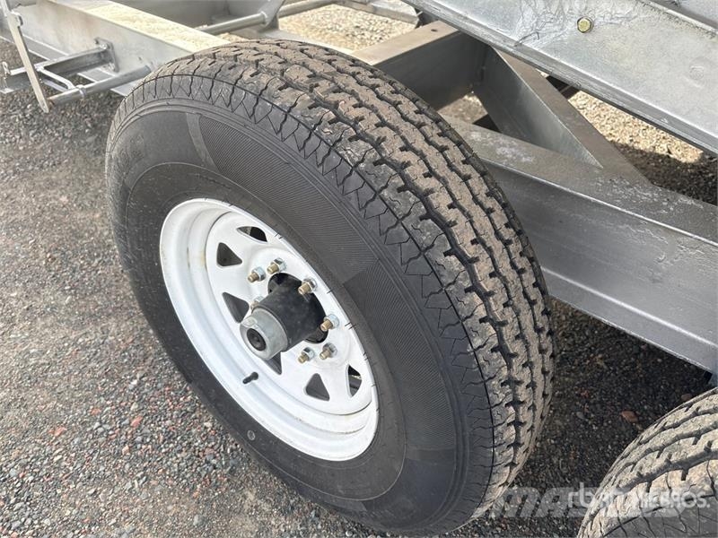 HMD 23 ft Tri/A Tilt Deck Trailer Caricatore basso