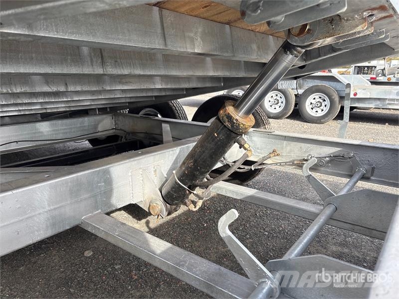 HMD 23 ft Tri/A Tilt Deck Trailer Caricatore basso
