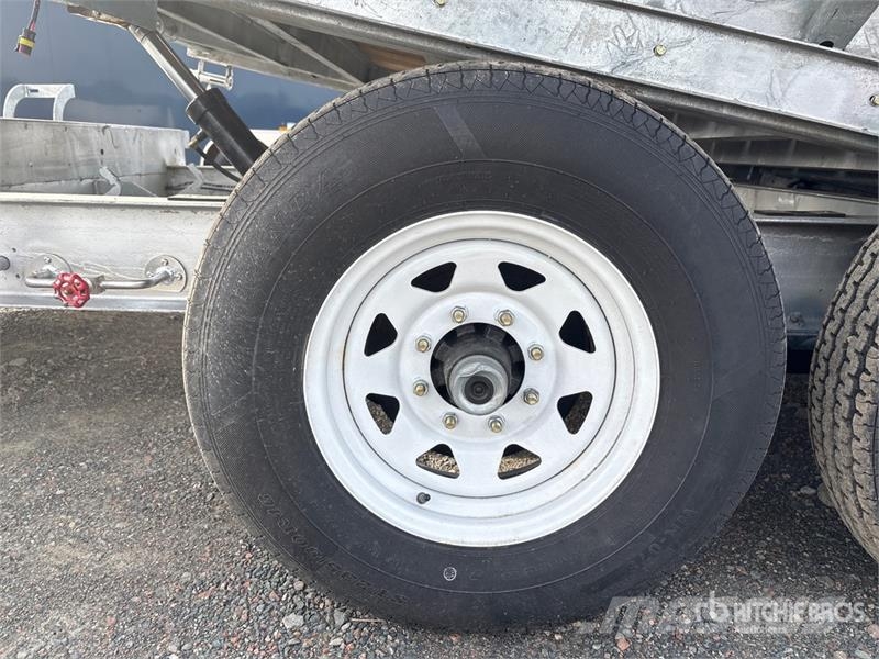 HMD 23 ft Tri/A Tilt Deck Trailer Caricatore basso