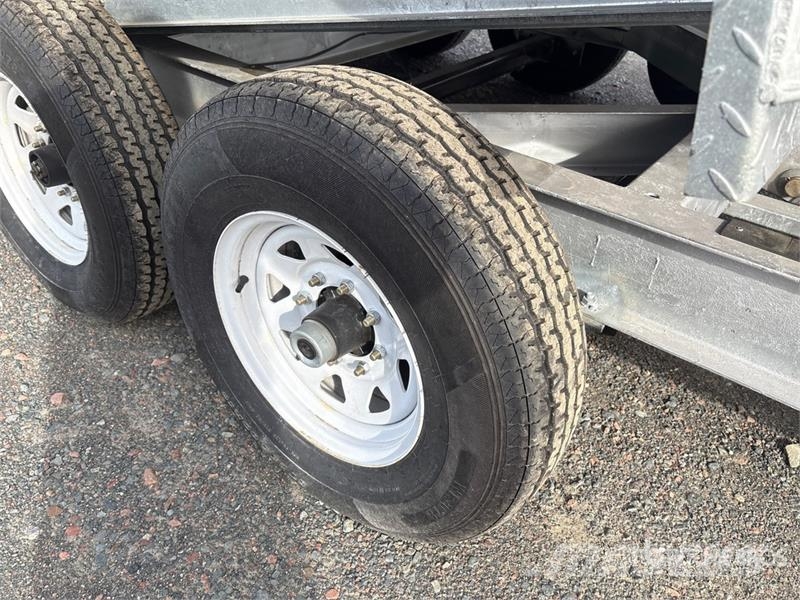 HMD 23 ft Tri/A Tilt Deck Trailer Caricatore basso