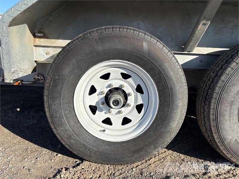 HMD 24 ft Tri/A Tilt Deck Trailer Dieplader