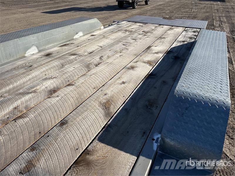 HMD 24 ft Tri/A Tilt Deck Trailer Dieplader