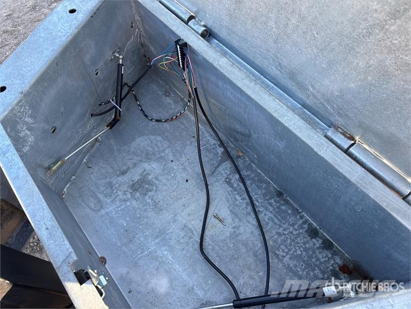 HMD 24 ft Tri/A Tilt Deck Trailer Dieplader