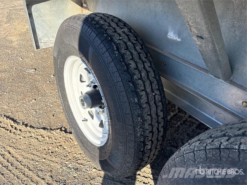 HMD 24 ft Tri/A Tilt Deck Trailer Dieplader