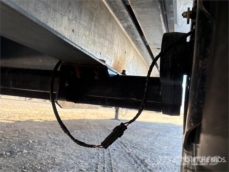 HMD 24 ft Tri/A Tilt Deck Trailer Dieplader