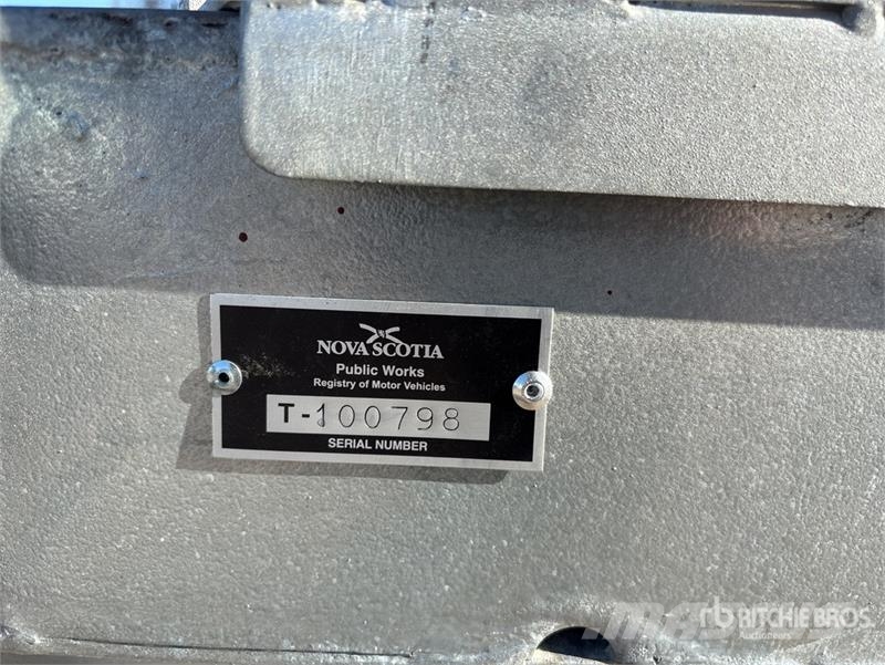 HMD 24 ft Tri/A Tilt Deck Trailer Dieplader