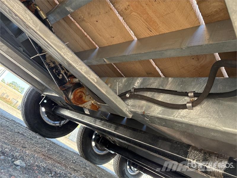HMD 24 ft Tri/A Tilt Deck Trailer Dieplader