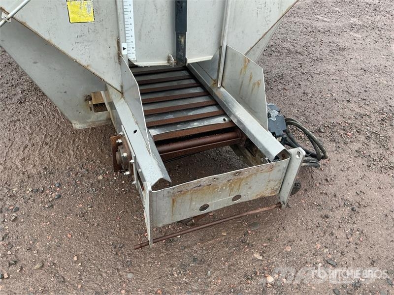 Hydraulic Swenson Salt Spreader معدات نشر الرمال والملح