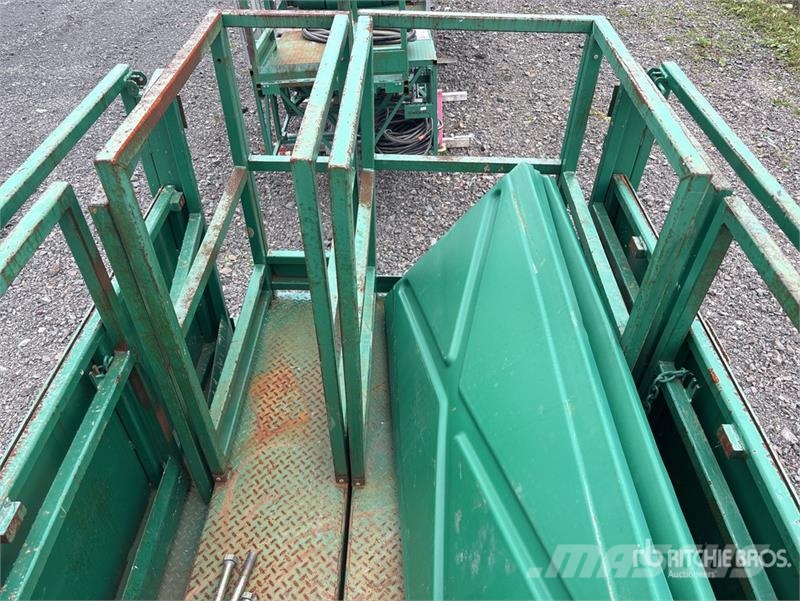  Hydro-Mobile F300-600 T2 Tower Sections and Electr Andamios