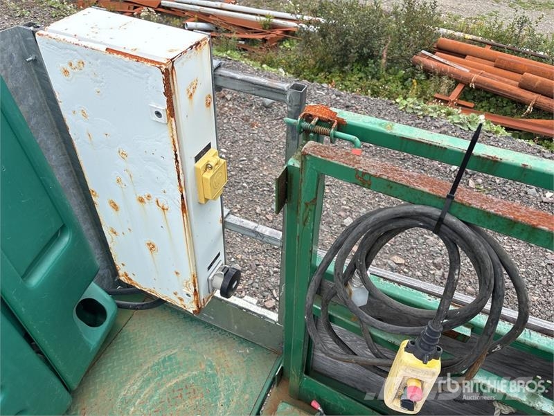  Hydro-Mobile F300-600 T2 Tower Sections and Electr Andamios
