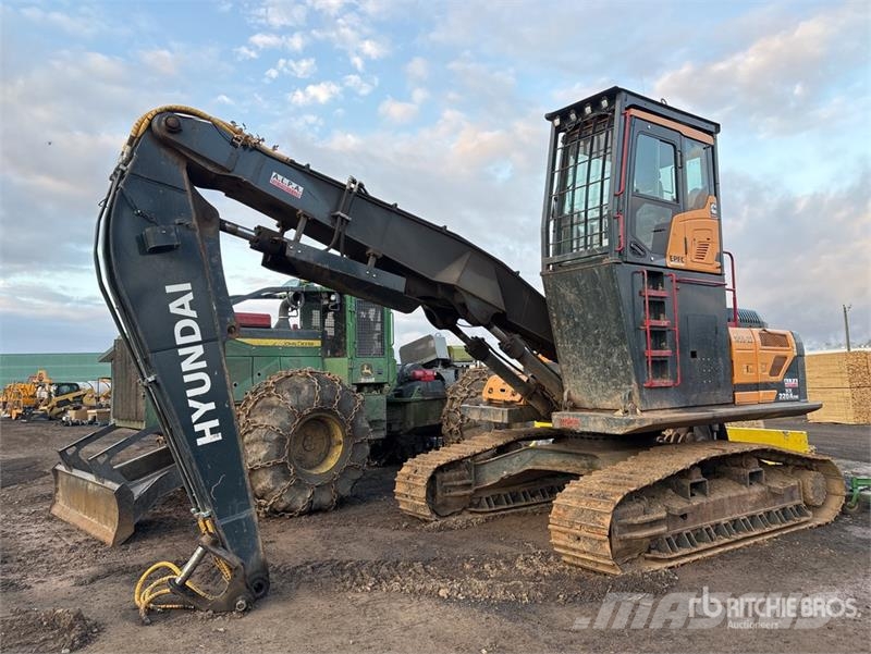 Hyundai HX220AHW Log Loader (Inoperable) Átrakógépek