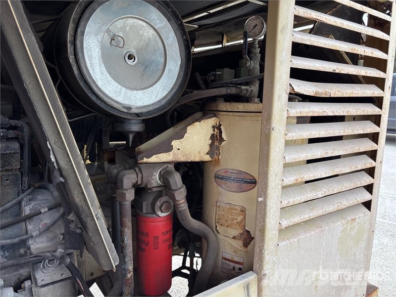 Ingersoll Rand XP-825WCU 825 cfm Mobile Air Compressor Kompresory
