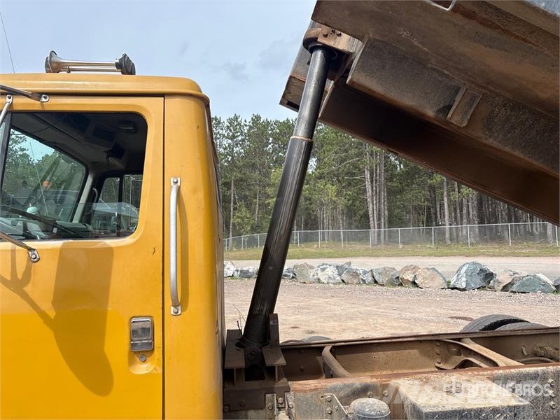 International 4000 6x4 T/A Dump Truck Autobasculanta