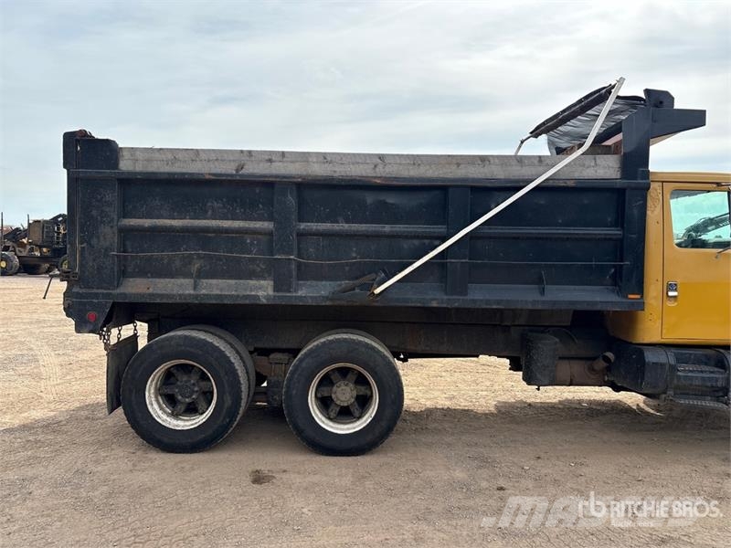 International 4000 6x4 T/A Dump Truck Autobasculanta