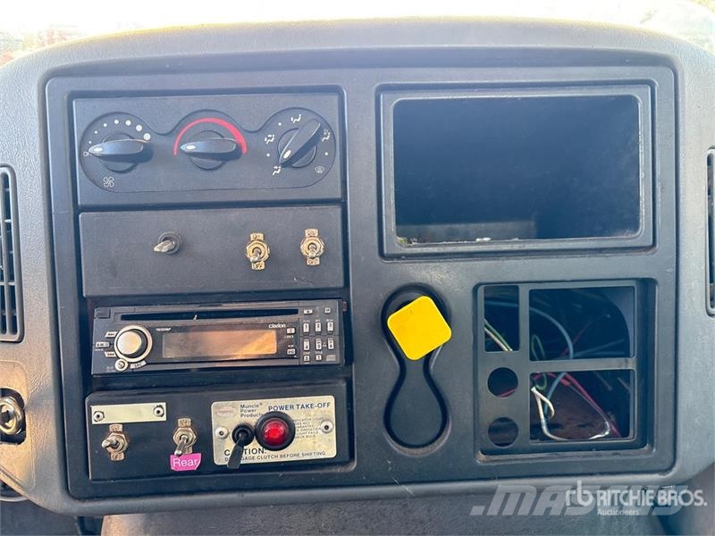 International 4300 Nostolava-autot