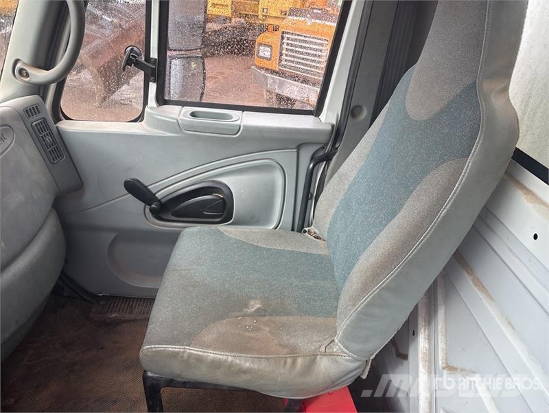 International 4300 厢式货车