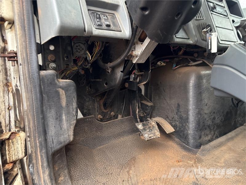 International 4300 Samochody ciężarowe ze skrzynią zamkniętą