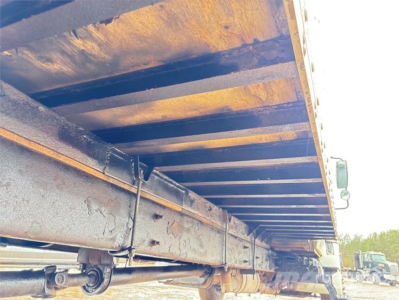 International 4300 Samochody ciężarowe ze skrzynią zamkniętą