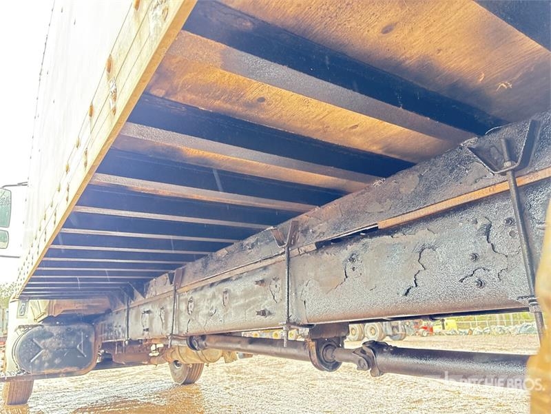 International 4300 Samochody ciężarowe ze skrzynią zamkniętą