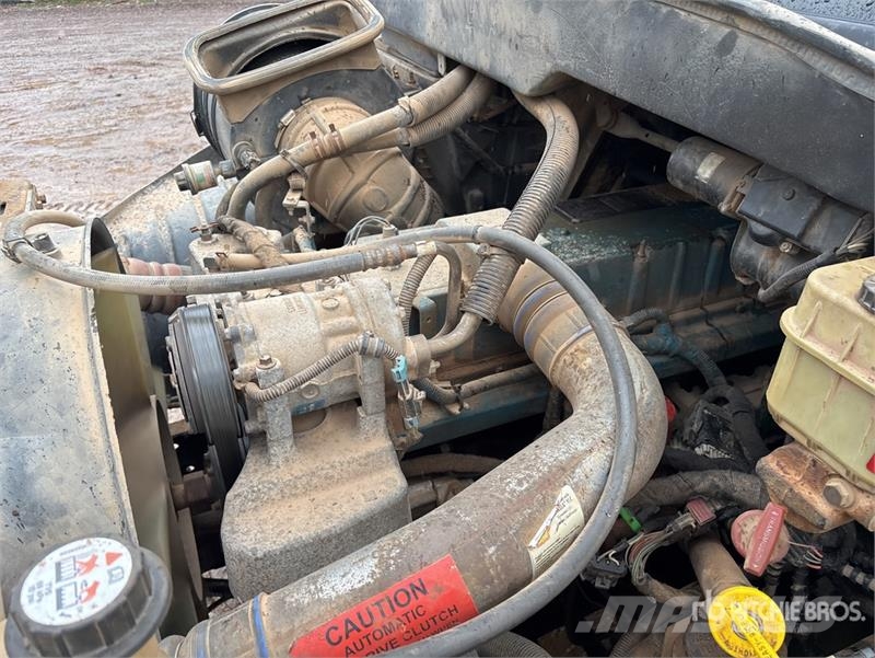 International 4300 Samochody ciężarowe ze skrzynią zamkniętą