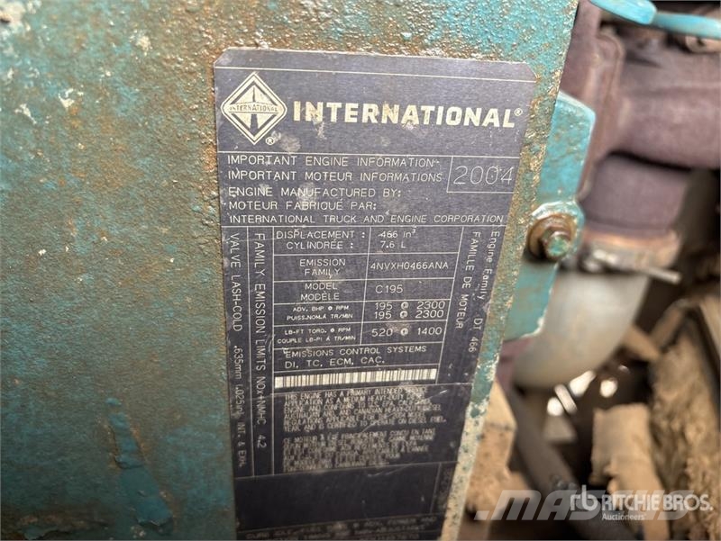 International 4300 Samochody ciężarowe ze skrzynią zamkniętą