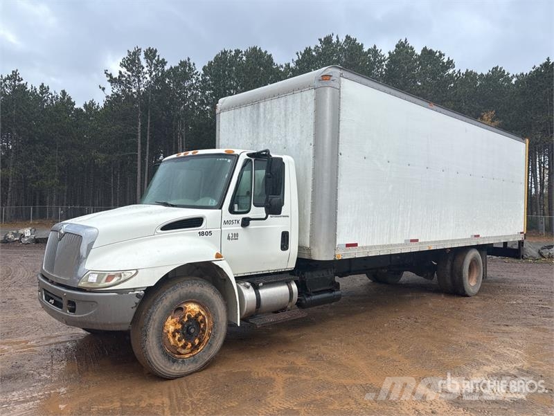 International 4300 厢式货车