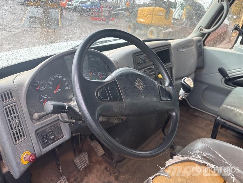 International 4300 厢式货车