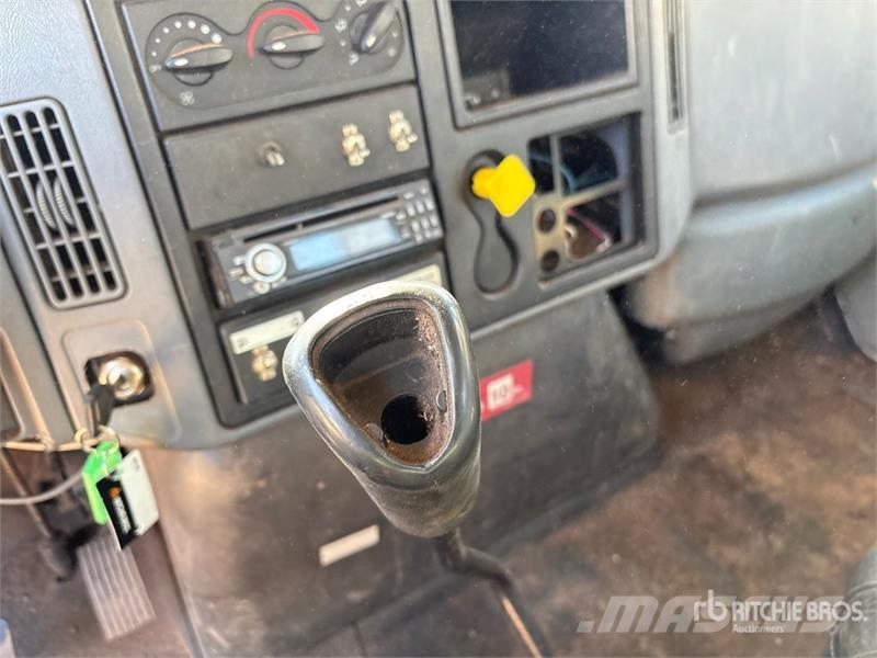 International 4300 Nostolava-autot