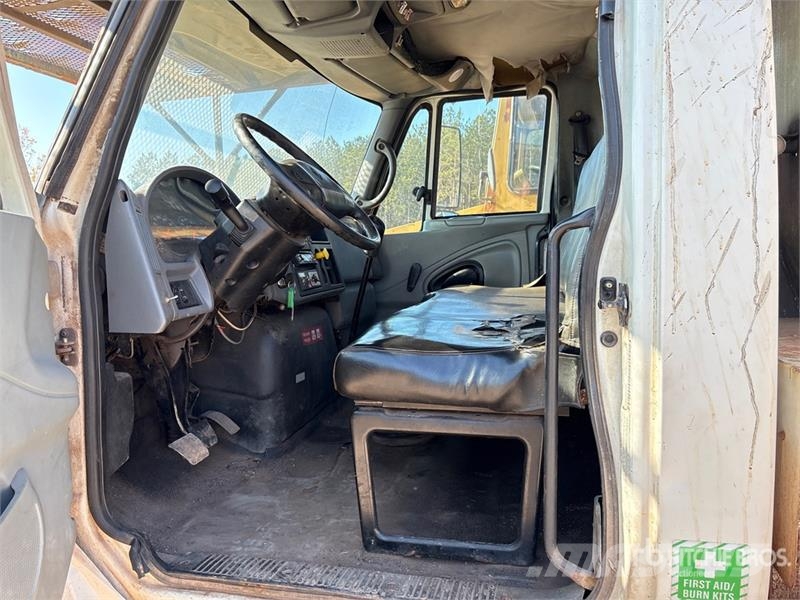 International 4300 Nostolava-autot