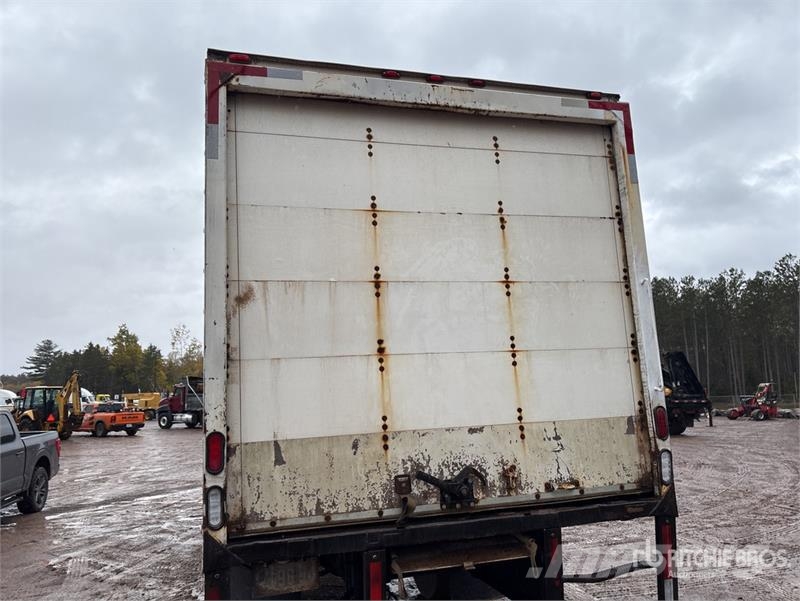 International 4300 Samochody ciężarowe ze skrzynią zamkniętą