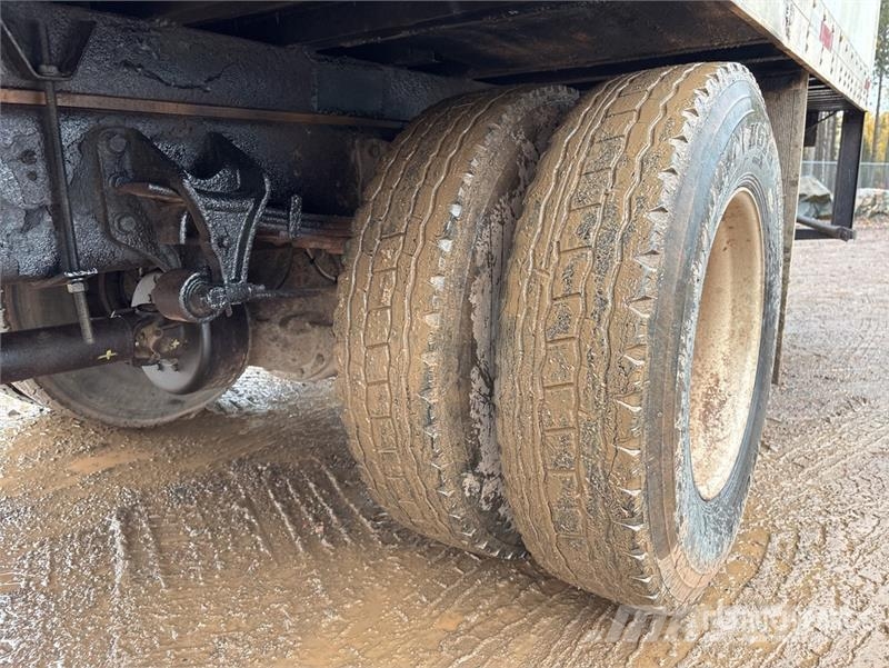International 4300 Samochody ciężarowe ze skrzynią zamkniętą