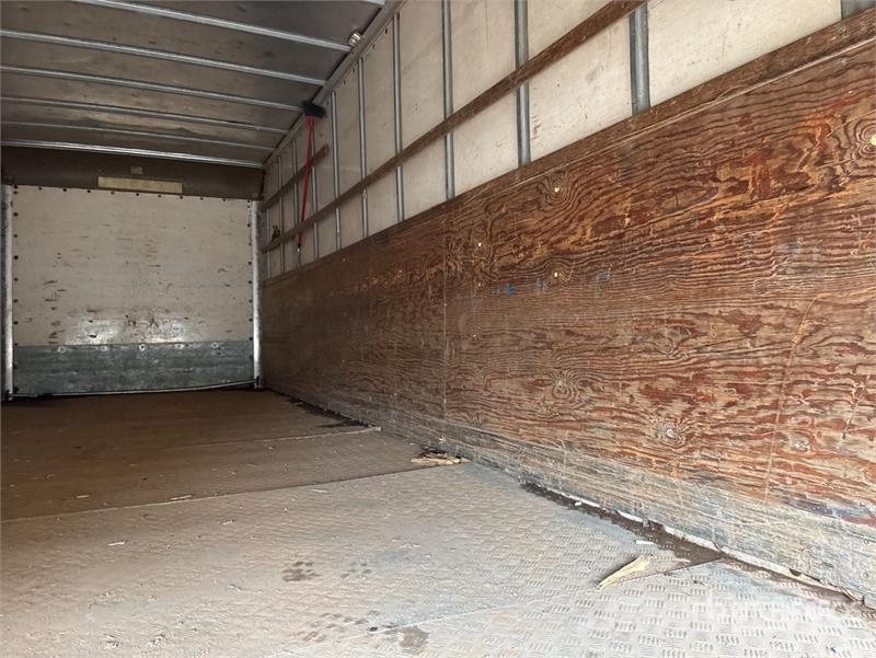 International 4300 Samochody ciężarowe ze skrzynią zamkniętą