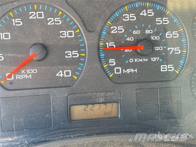 International 4300 Nostolava-autot
