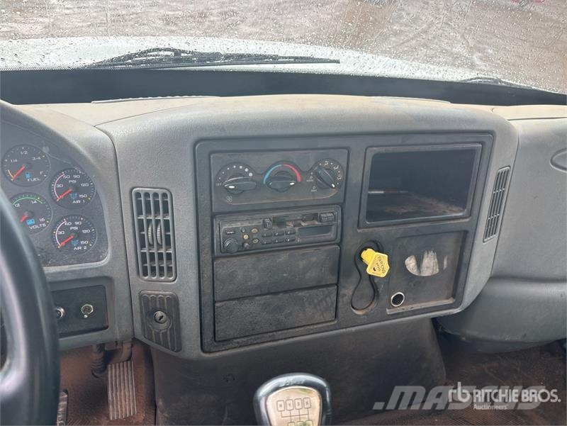 International 4300 厢式货车