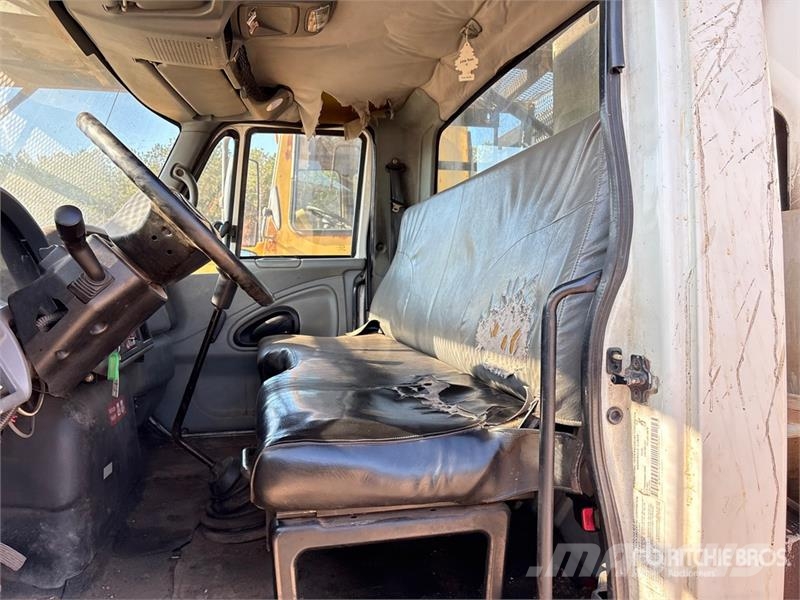 International 4300 Nostolava-autot