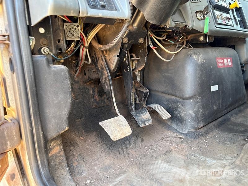International 4300 Nostolava-autot
